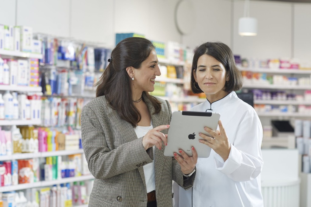 Asesoras en una farmacia comunitaria